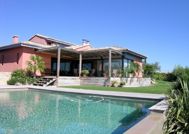 belle-villa-piscine-saint-maximin-gard-1